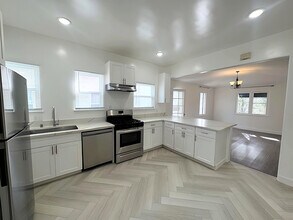 126 N Hamilton Dr in Beverly Hills, CA - Building Photo - Building Photo