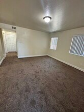 834 1/2 E 77th St in Los Angeles, CA - Building Photo - Building Photo