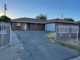 45428 Raysack Ave in Lancaster, CA - Building Photo