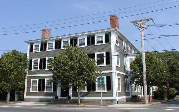 397 Essex St in Salem, MA - Foto de edificio