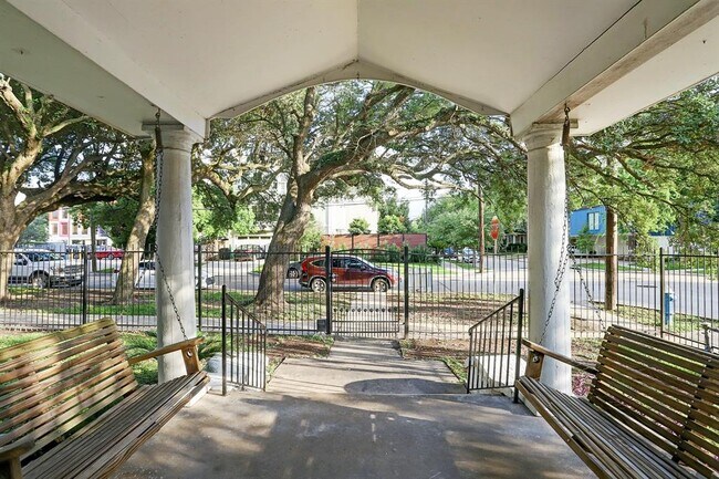 418 Branard St in Houston, TX - Building Photo - Building Photo