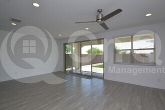 9213 W Glenrosa Ave in Phoenix, AZ - Building Photo - Building Photo