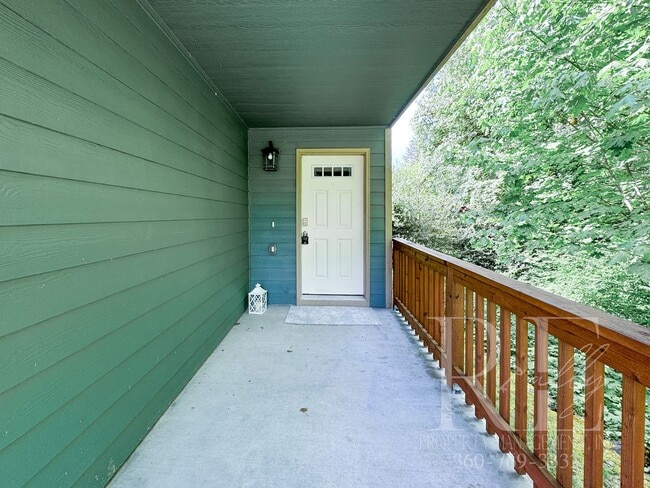 3568 SE Silverview Way in Port Orchard, WA - Building Photo - Building Photo