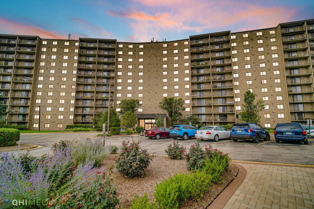 6340 Americana Dr in Willowbrook, IL - Foto de edificio