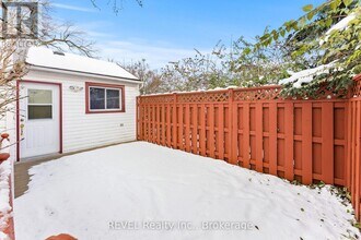 7962 Booth St in Niagara Falls, ON - Building Photo - Building Photo