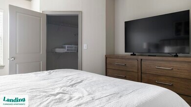 18021 Kingsland Blvd, Unit 1304 in Houston, TX - Foto de edificio - Building Photo