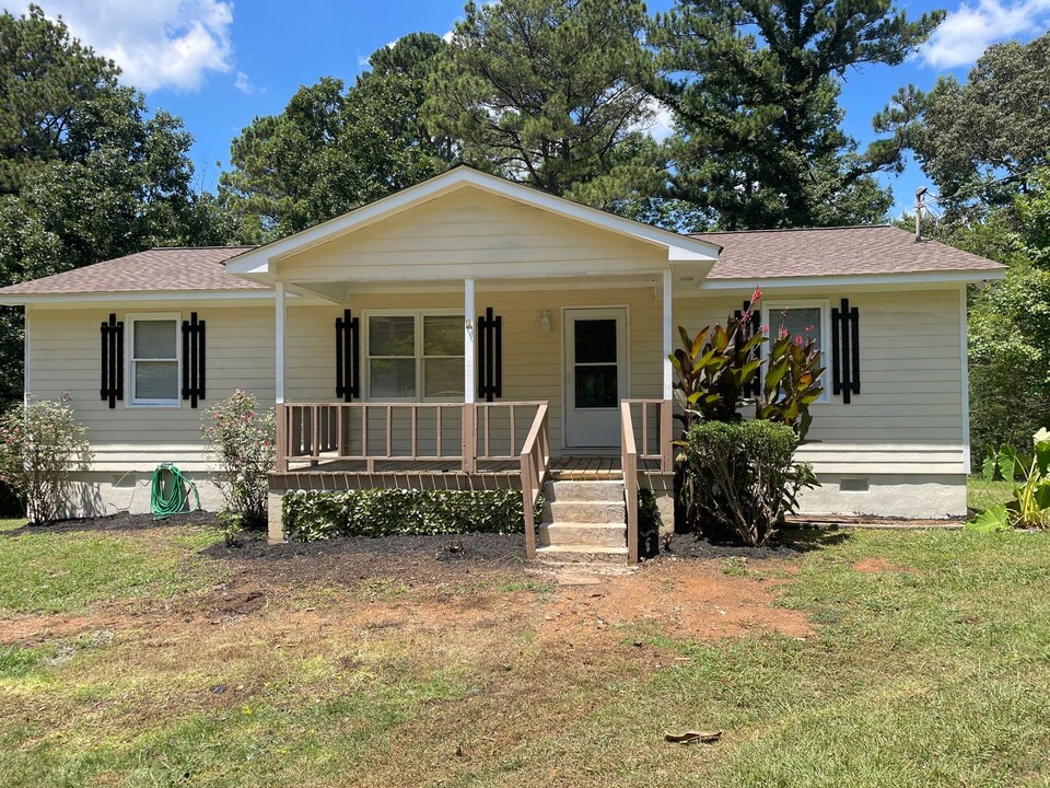 7093 Tyree Rd in Winston, GA - Building Photo