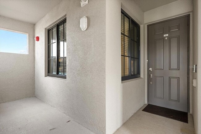 17520 Gawthrop Dr, Unit 401 in Bradenton, FL - Building Photo - Building Photo