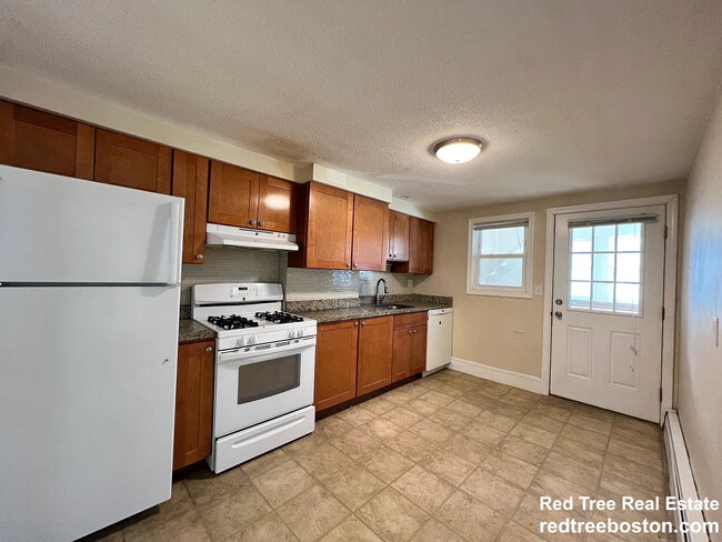 13 Linden St, Unit 2