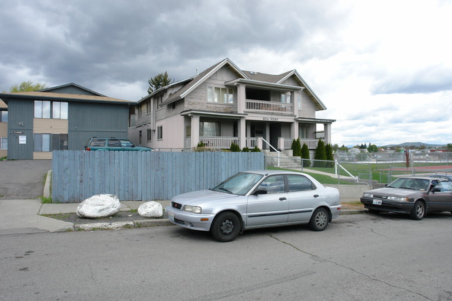 604 W Augusta Ave in Spokane, WA - Foto de edificio - Building Photo