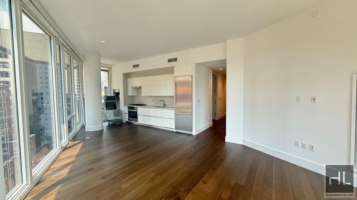 East 44th Street in New York, NY - Building Photo