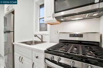 1351 Eastshore Dr in Alameda, CA - Building Photo - Building Photo