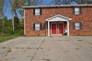 Clarktown Landing in Radcliff, KY - Building Photo