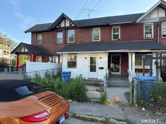 52 Oak St