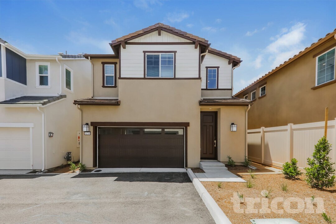 31709 Luther Dr, Unit 100-1505 in Menifee, CA - Foto de edificio