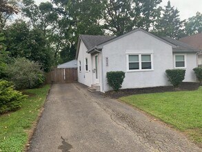 497 Chase Rd in Columbus, OH - Building Photo - Building Photo