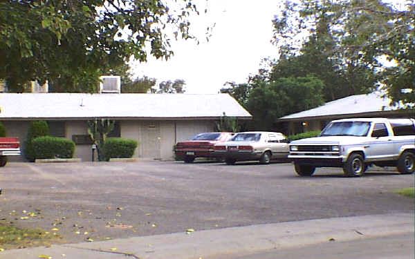 Kenneth Place in Tempe, AZ - Building Photo