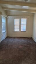 2440 12th Ave, Unit B in Oakland, CA - Foto de edificio - Building Photo