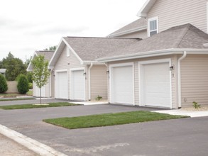 Fair Acre Townhomes in Oshkosh, WI - Building Photo - Building Photo