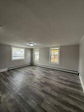 142 Pleasant St in Dracut, MA - Building Photo - Building Photo