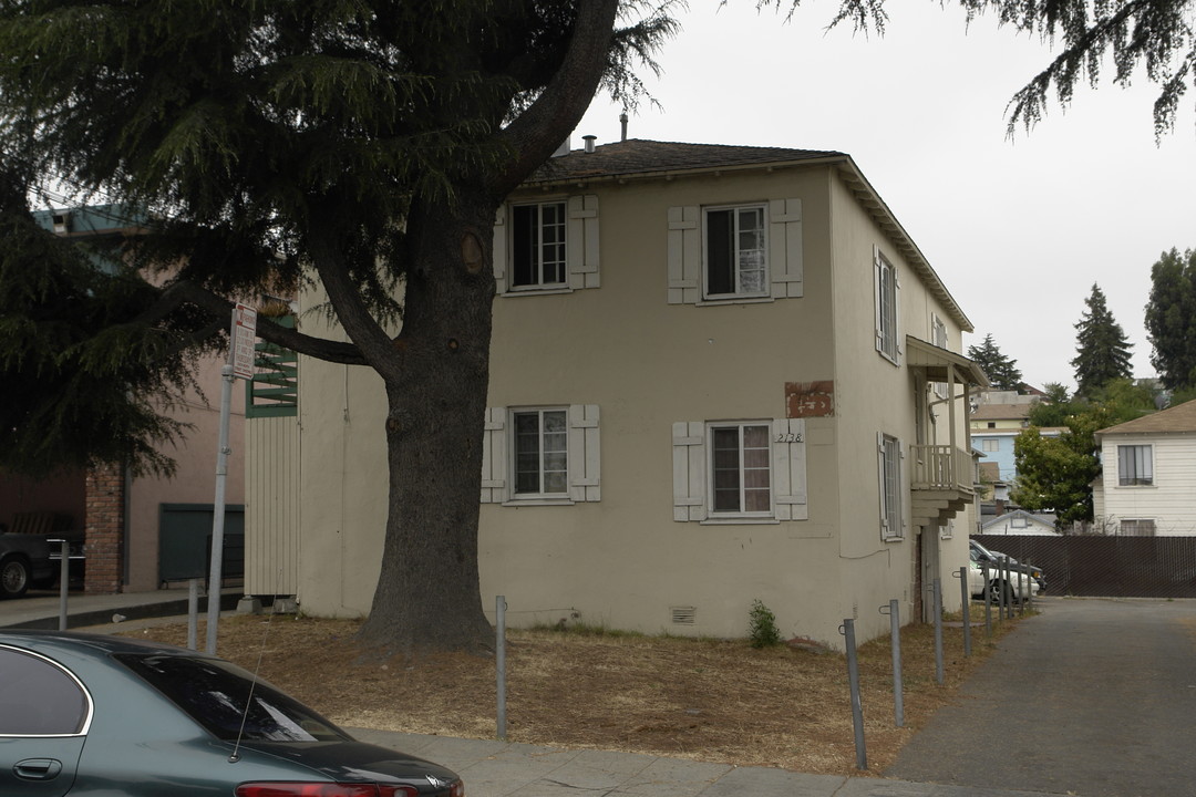 2138 High St in Oakland, CA - Building Photo