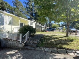 324 SE 30th Ave in Hillsboro, OR - Building Photo