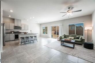 5344 Peacock Lily St in Las Vegas, NV - Building Photo - Building Photo