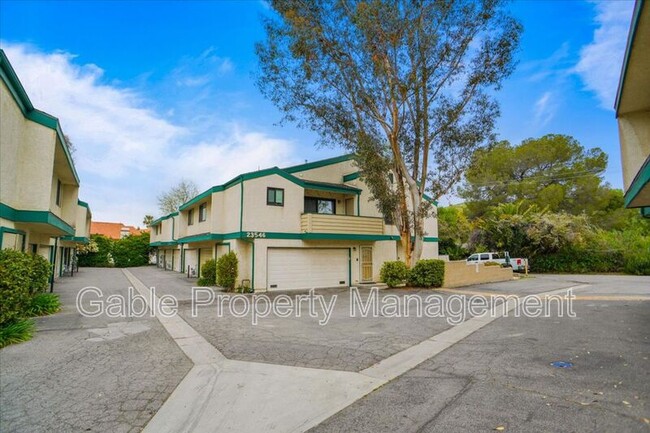 23546 Newhall Ave-Unit -#1 in Santa Clarita, CA - Foto de edificio - Building Photo