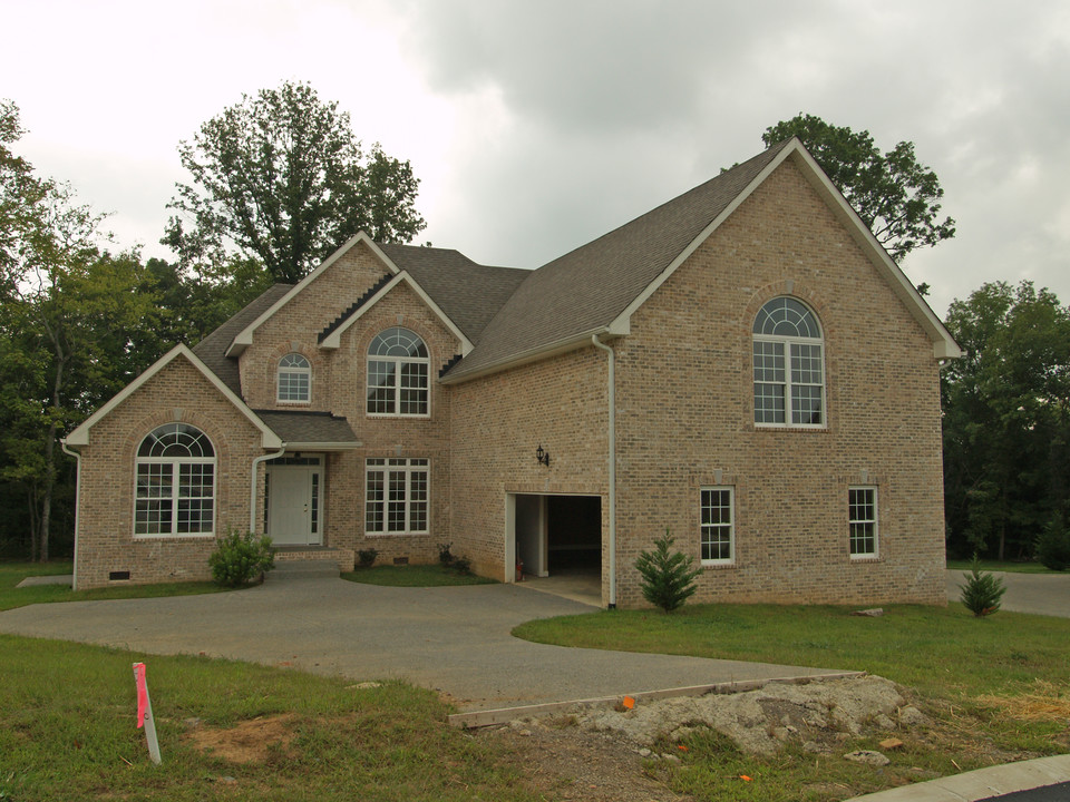 1003 Thorn Hill in Hendersonville, TN - Building Photo