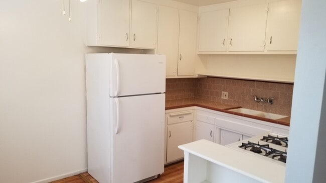 7114 Haskell Ave, Unit 2 - 1st floor in Los Angeles, CA - Building Photo - Building Photo