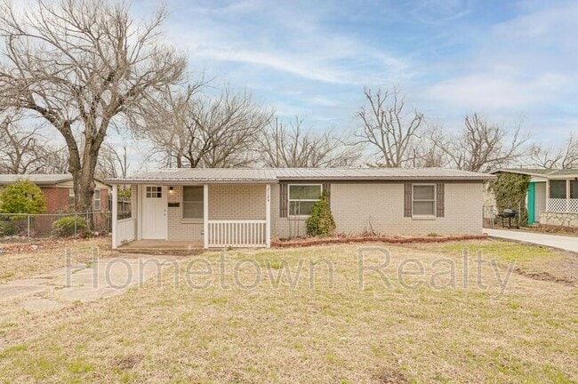 property at 2124 S Sunnylane Rd
