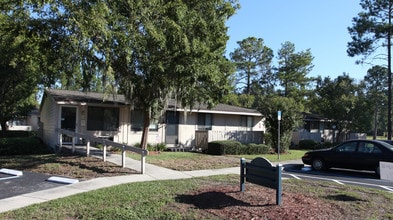 Jefferson Way in Orange Park, FL - Foto de edificio - Building Photo