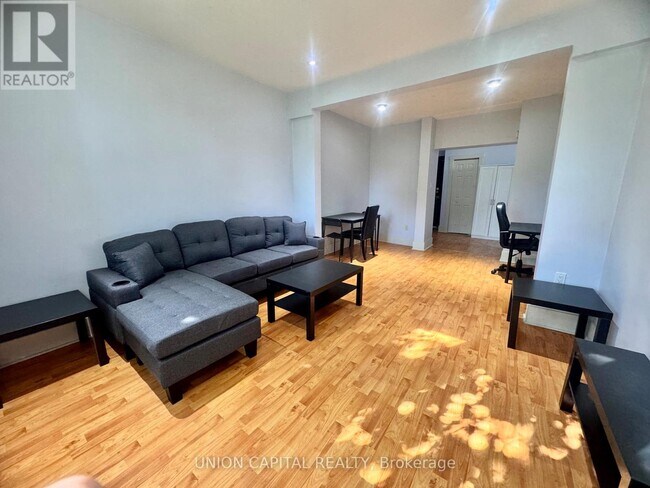 property at 285-285 King St W