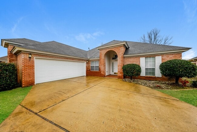 property at 2728 Fair Oaks Dr