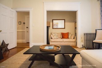 636 Washington St-Unit -Apt 1 in Brookline, MA - Foto de edificio - Building Photo