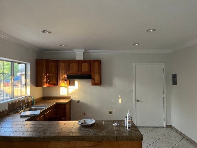 2813 N Santa Fe Ave in Compton, CA - Building Photo - Building Photo