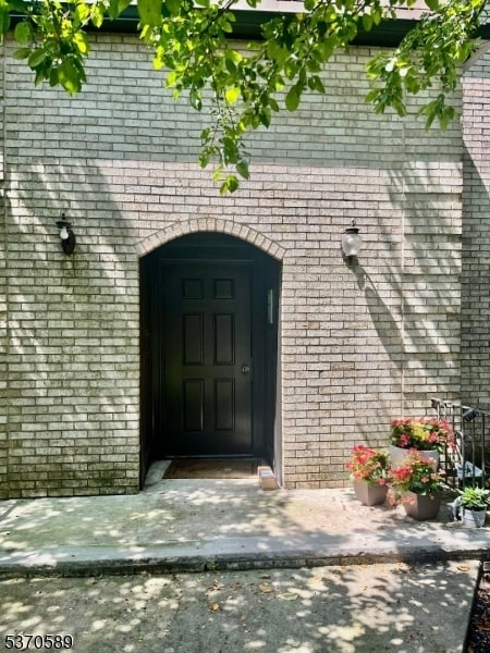 42 Falls Bridge Dr in Totowa, NJ - Building Photo - Building Photo