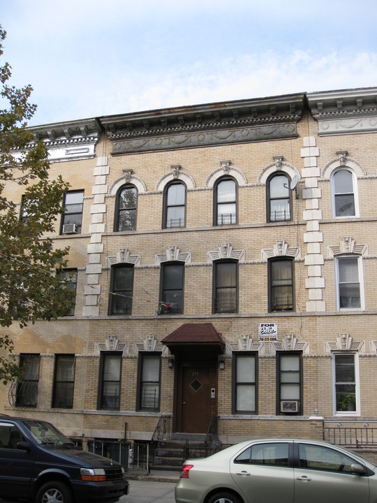 375 Sumpter St in Brooklyn, NY - Building Photo