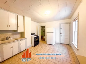 2 Harrington Ave, Unit 3 in Barre, VT - Building Photo