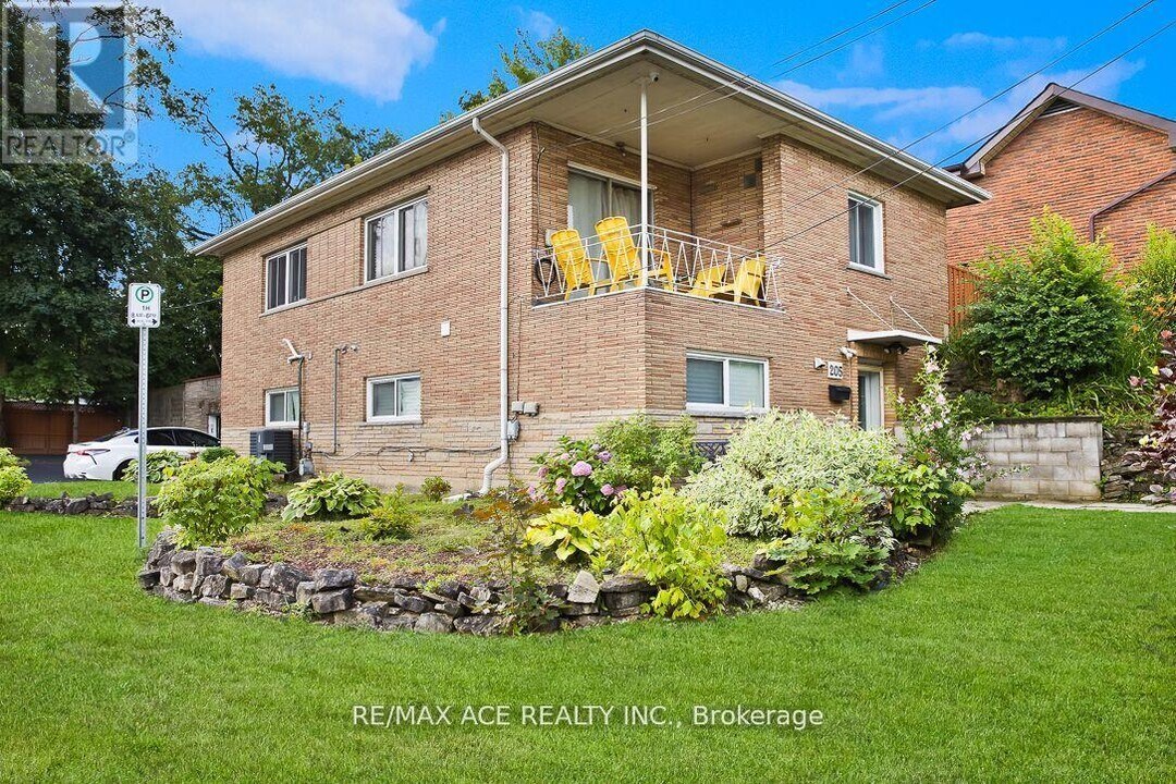 205 Emerson St in Hamilton, ON - Building Photo