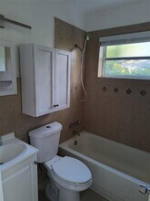 4900 SW 28th Ter in Fort Lauderdale, FL - Building Photo - Building Photo