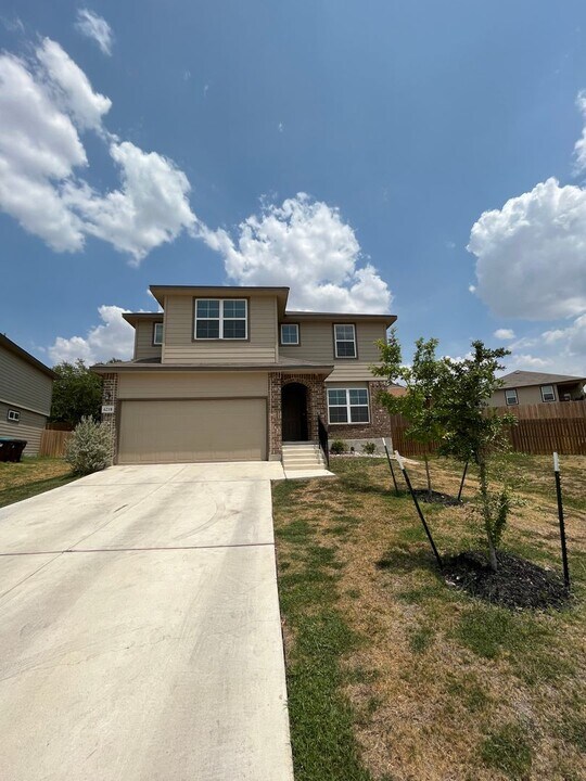 6218 Tadpole Bluff in Converse, TX - Building Photo