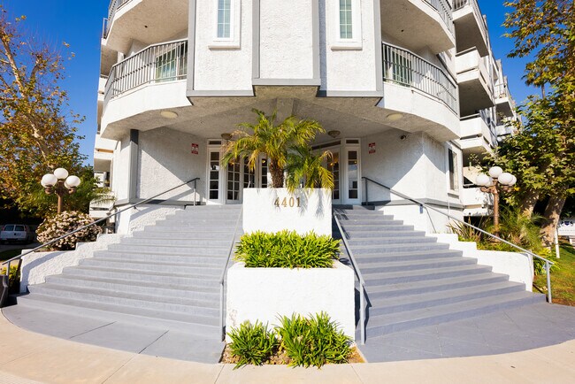 4401 Sepulveda Blvd, Unit 107 in Sherman Oaks, CA - Building Photo - Building Photo