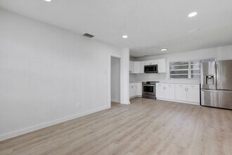 1052 Peter Rd in Daytona Beach, FL - Building Photo - Building Photo