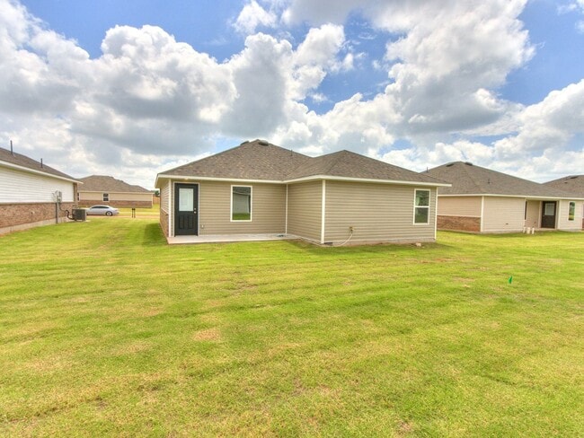 925 Buffalo in Mustang, OK - Building Photo - Building Photo
