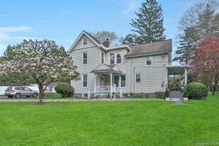 547 King St in Chappaqua, NY - Building Photo