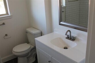 9016 Hackney Ln in Dallas, TX - Building Photo - Building Photo