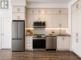 95 Oneida Crescent in Richmond Hill, ON - Building Photo