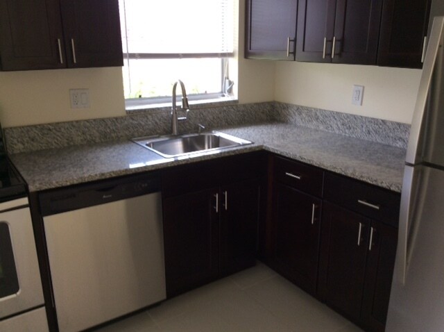 19611 SW 103rd Ct in Cutler Bay, FL - Building Photo - Building Photo