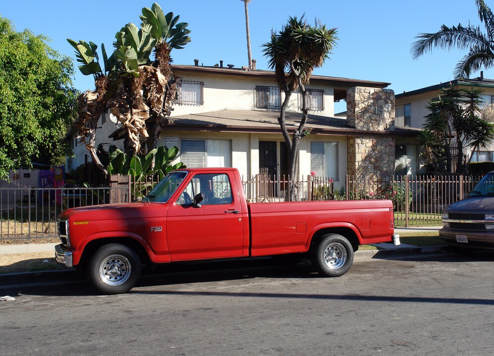 517 E 97th St in Inglewood, CA - Building Photo